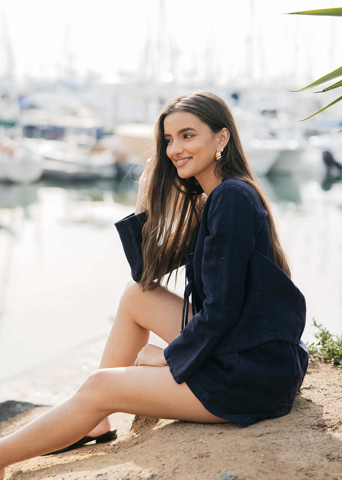 Luxury navy linen shorts with pockets