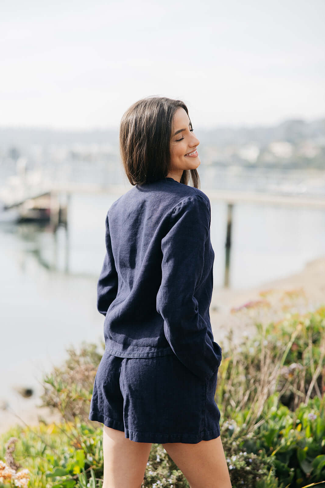 Luxury navy linen short with pockets
