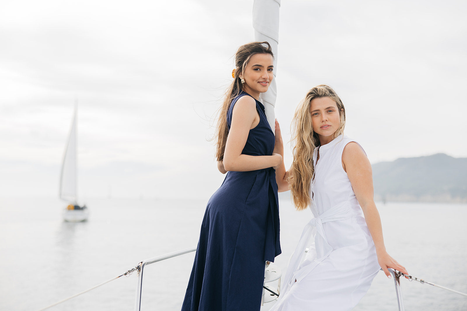 Cotton tie dresses with pockets in navy and white